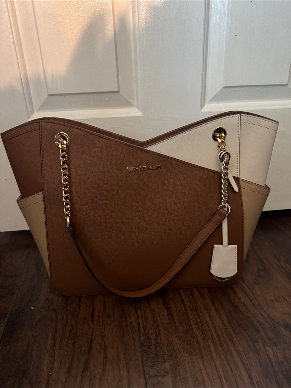 Michael Kors Brown and Cream Two-Tone Shoulder Bag with Gold Chain - Picture 2 of 5